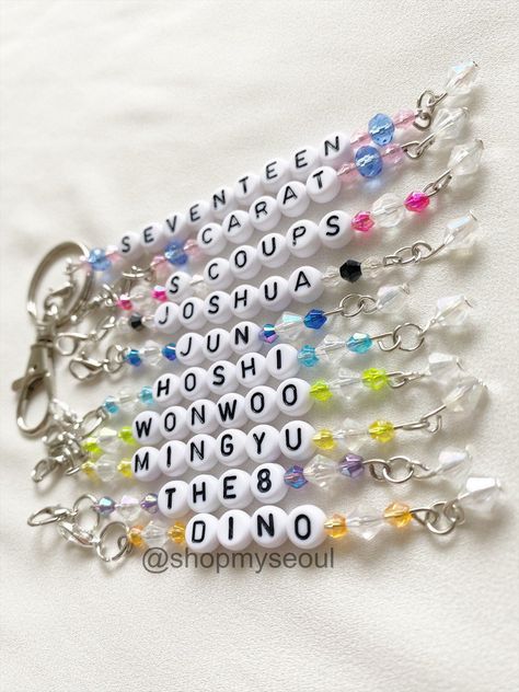 Seventeen Beaded Jewelry, Easy Bead Keychain, Seventeen Crafts, Seventeen Phone Charm, Kpop Beaded Keychain, Seventeen Bracelet Ideas, Seventeen Beads Bracelet, Seventeen Bracelet, Seventeen Keychain