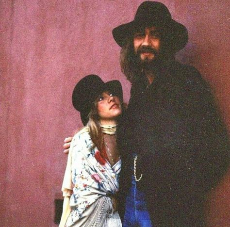 Vintage Stevie Nicks & Mick Fleetwood Stevie Nicks, Mick Fleetwood, Buckingham Nicks, Stevie Nicks Style, Stephanie Lynn, Lindsey Buckingham, Stevie Nicks Fleetwood Mac, Fleetwood Mac, Tall Guys