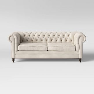 Cream Chesterfield Sofa, Guess Room, Club Furniture, Modern Sofa Set, Unique Sofas, Corner Sofa Set, Decorative Ideas, Sofa Set Designs, Rolled Arm Sofa