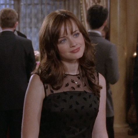 Gilmore Hairstyles, Rory Gilmore, Bangs, Drama, Thread, Hairstyles, On Twitter, Twitter, On Instagram