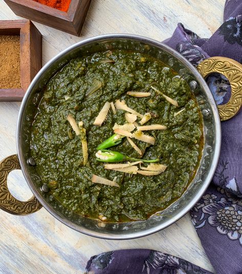 Saag Recipe, Sarson Ka Saag, Vegetable Curry Recipes, North Indian Recipes, Sabzi Recipe, Punjabi Food, Egg Curry, Clam Recipes, Vegetable Curry