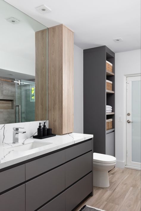 Gray And Wood Bathroom, White Ensuite, Modern Bathroom Design White, Modern Cabana, Cabana Bathroom, Timber Bathroom Vanities, Gray And White Bathroom, New House Bathroom, House Bathrooms