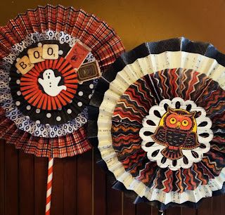 Halloween Cones, Christmas Pinwheels, Halloween Straws, October Daily, Pinwheels Paper, Halloween Paper Crafts, Paper Rosettes, Halloween Goodies, Halloween Decorating