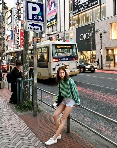 Hongkong Aesthetic Fashion, Baguio City Outfit Ideas Women, Seoul Photoshoot Ideas, Hongkong Photoshoot Ideas, Baguio Poses Ideas, Taiwan Picture Ideas, Hong Kong Ootd, Clothes To Wear In Singapore, Taiwan Aesthetic Outfit