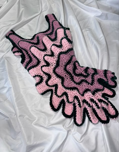 Crochet | Crochet Tops | Pink Crochet | Crochet Flowers | Crochet Clothes | Rose top Crochet Rose Dress, Crochet Flower Clothes, Black Pink Crochet, Crochet Top Flower, Pink Crochet Clothes, Crochet Rose Top, Crochet Cute Top, Crochet Designs Clothing, Crotcheting Projects