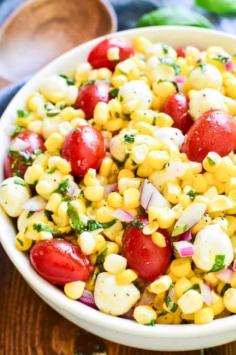 Lemon Tree Dwelling, Tomato Mozzarella Salad, Fresh Corn Salad, Easy Corn, Corn Salad Recipes, Creamy Cucumber Salad, Mozzarella Salad, Caprese Chicken, Summer Corn Salad