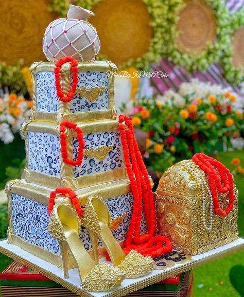 Traditional Marriage Cakes In Nigeria, Traditional Marriage Cake, Marriage Cake, African Cake, Sweet Crepes Recipe, White And Gold Wedding Cake, Latest Wedding Gowns, Cake Structure, Crepes Recipe