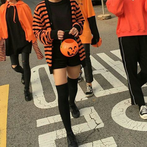 Halloween Outfits Aesthetic, Halloween Inspired Outfits, Halloween Fashion Outfits, Office Halloween Costumes, Most Creative Halloween Costumes, October Outfits, Fantasias Halloween, Family Halloween Costumes, Cute Halloween Costumes