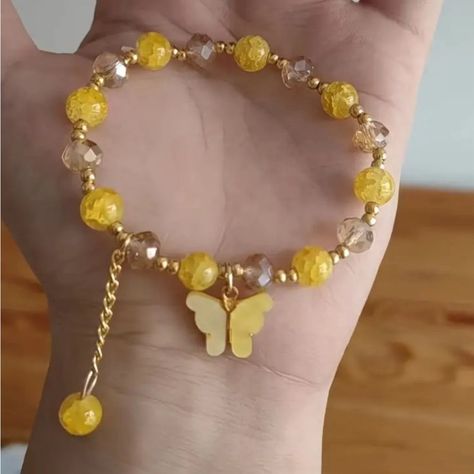 1pc Cute Colorful Glass Beaded Bracelet With Butterfly Charm, Holiday Gift For Girls Yellow Bracelet Beads, Friendship Bead Bracelets, Belle Bracelet, Charm Bracelet Ideas, Aesthetic Beads, Pulseras Aesthetic, Handmade Bracelets Tutorial, Bee Bracelet, Glass Beads Bracelet