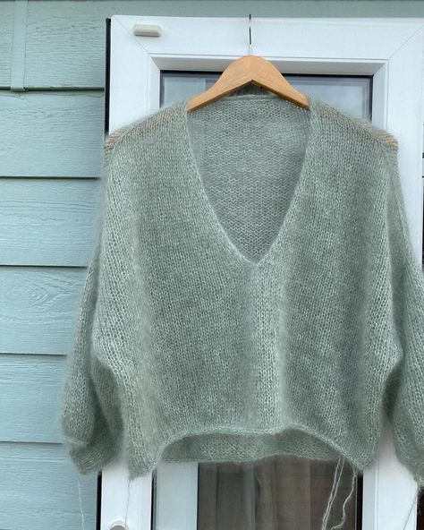 Hand Knitted Sweaters For Women, Mohair Jumpers, Pullovers Outfit, Oversize Pullover, Pullover Mode, Mohair Knit, Oversized Knitted Sweaters, Hand Knitted Sweaters, Mohair Sweater