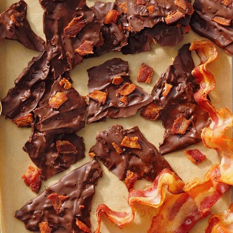 Chocolate Bacon Bark Chocolate And Bacon Recipes, Bacon Bark Recipes, Chocolate Bacon Bark, Bacon Bark, Buttercrunch Toffee, Bacon Desserts, Easy Bacon Recipes, Christmas Bark Recipes, Bark Candy