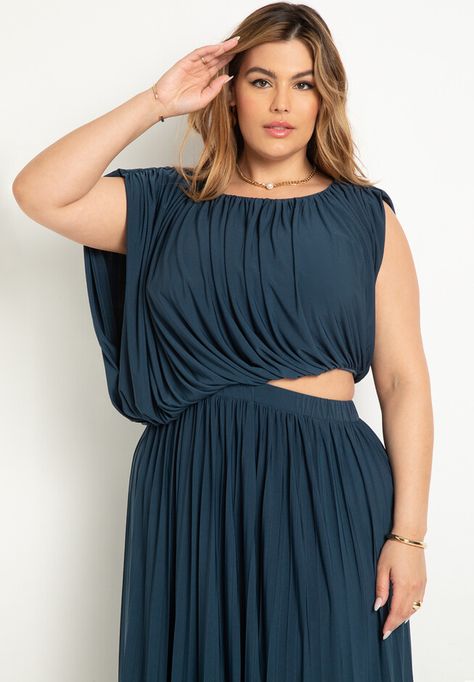 Flattering Full Figure Dresses, Plus Wedding Guest Dress Fall, Womens Plus Size Dresses For Wedding Guest, Art Gallery Outfit Plus Size, Tummy Hiding Dress, Plus Size Dramatic Classic, Dresses To Hide Tummies, Plus Size Fall Wedding Guest Dress, Plus Size Bridal Shower Outfit Guest