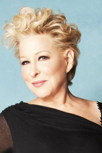 Bette Midler, 50 And Fabulous, Aging Gracefully, Famous Faces, Honolulu, Cortes De Cabello Corto, Cortes De Pelo, Amazing Women, Beautiful People