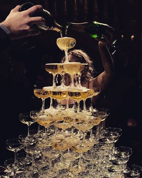 Champagne Tower Art, Gatsby Champagne Tower, Coupe Champagne Tower, Champagne Aesthetic Vintage, Popping Champagne Pictures, Champaign Aesthetic, Champagne Tower Aesthetic, New Years Eve Champagne, Champagne Saber