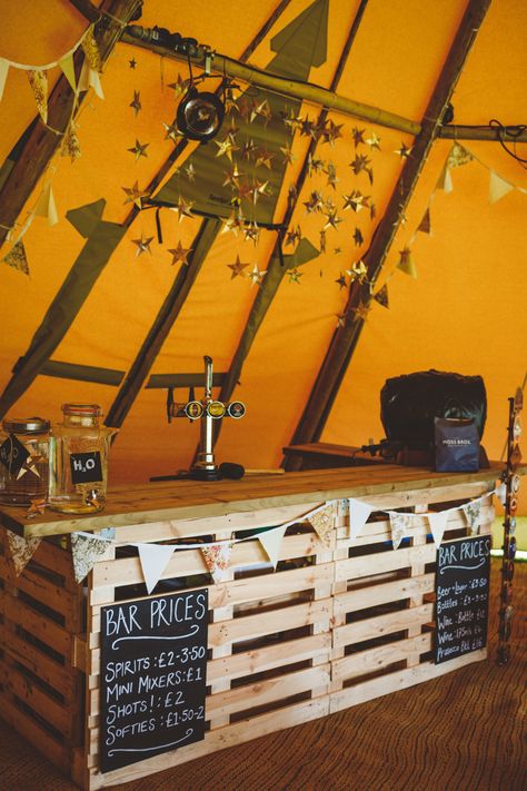 Palet Bar, Wooden Pallet Bar, Diy Wedding Bar, Pallet Bar Diy, Pallet Wedding, Pallet Bar, Bar Inspiration, Wedding Furniture, 카페 인테리어 디자인