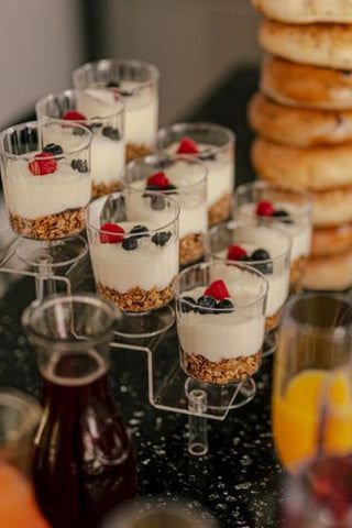 32 Dessert Table Ideas on a Budget for Your Wedding – ChicSew Mini Parfaits Yogurt, Bridal Shower Parfait Bar, Brunch Banquet Ideas, Tiny Brunch Food, Party Parfait Cups, Mini Fruit And Yogurt Parfait, Mini Bagel Display, Brunch Small Plates, Diy Yogurt Parfait Cups