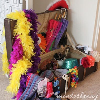 A small bite of mondocherry: a fashionable party... Dramatic Play Costumes Diy, Dress Up Play Area, Playing Dress Up Aesthetic, Dress Up Trunk, Toys Aesthetic, Turtle Room, Dress Up Stations, Fancy Nancy Party, Curiosity Approach