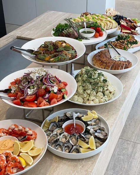 Dinner Party Food Display, Lunch Birthday Ideas, Party Tables Set Up, Light Lunch Buffet Ideas, Buffet Aesthetic Food, Buffet Styling Food, Lunch For Family Gathering, Salad Table Display Buffet, Pasta For Dinner Party