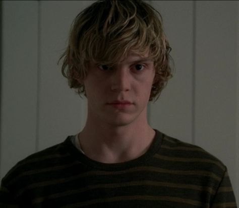 Tate Langdon Tate Langdon, Evan Peters, A Mirror, Blonde Hair, Blonde, Mirror, Wall, Hair, White