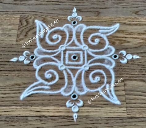 Simple Rangoli With Dots, Small Henna Designs, Easy Rangoli Designs Videos, Very Easy Rangoli Designs, Pulli Kolam, Rangoli Designs Photos, Rangoli Designs Simple Diwali, Easy Rangoli Designs Diwali, Rangoli Side Designs