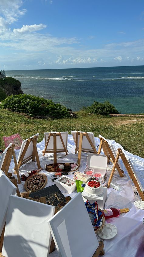 painting🫶🏼 Picnic By The Beach, Art Picnic, Painting Picnic, Birthday Picnic, Picnic Theme, Sip N Paint, Beach Friends, Pic Nic, Beach Birthday