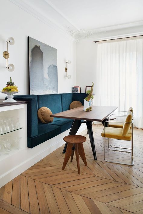 Corner Banquette Seating, Wood Banquette, Curved Banquette Seating, Leather Banquette Seating, Usa Living, Built In Banquette, Wooden Table And Chairs, Stained Table, Seating Ideas