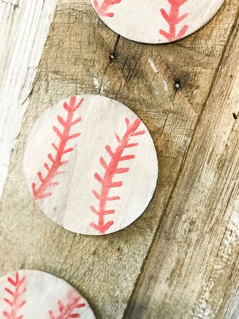 Bunkhouse Remodel, Baseball Bedroom Decor, Baseball Themed Bedroom, Baseball Room Decor, Baseball Bedroom, Small Pallet, Baseball Crafts, Baseball Room, Baseball Decor