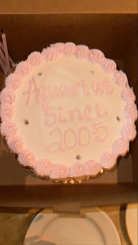 15 Yrs Old Birthday Cake, Aquarius Queen Cake, Since 2005 Cake, Aquarius Season Cake, 24th Birthday Cake For Women, Aquarius Szn Cake, Circle Cake Ideas, 16 Cake Ideas 16th Birthday, Birthday Cake Aquarius