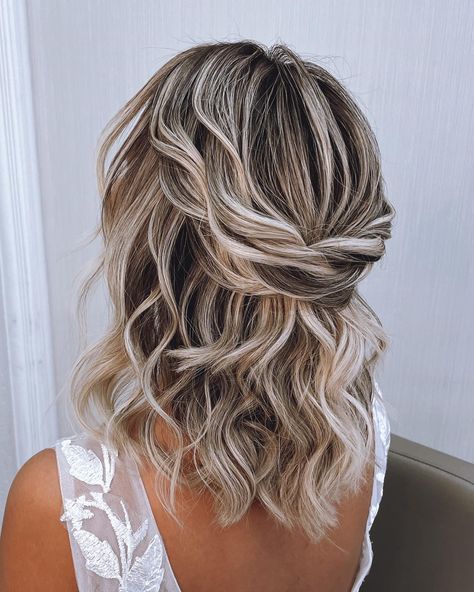 Blonde Bridal Hair, Wedding Hairstyles For Short Hair, Bridal Hair Half Up, Short Hair Bride, Half Up Wedding Hair, Wedding Hair Half, Short Hair Bun, Bridesmaid Hair Makeup, Short Hair Lengths