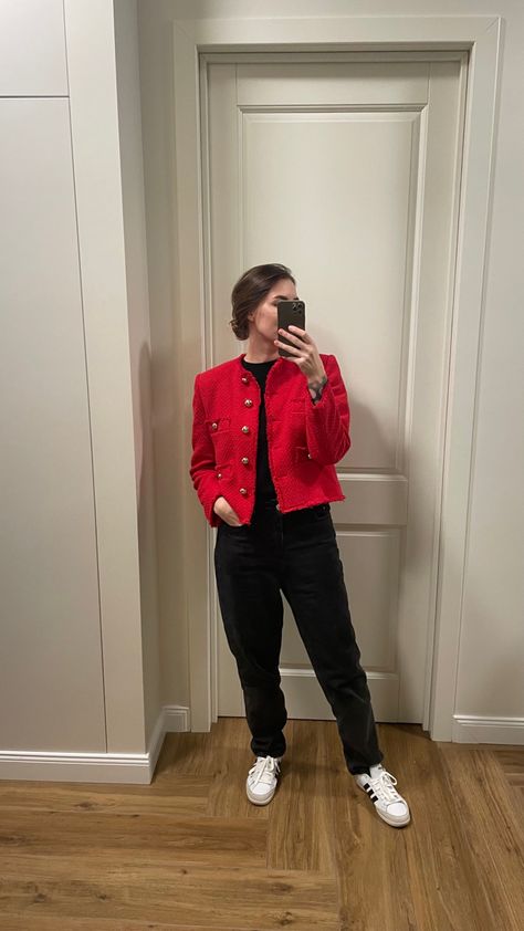 Red Boucle Jacket Outfit, Red Tweed Blazer Outfit, Red Tweed Jacket Outfit, Red Jacket Outfit Aesthetic, Boucle Jacket Outfit, Tweed Blazer Outfit, Red Crop Jacket, Cropped Blazer Outfit, Red Jacket Outfit