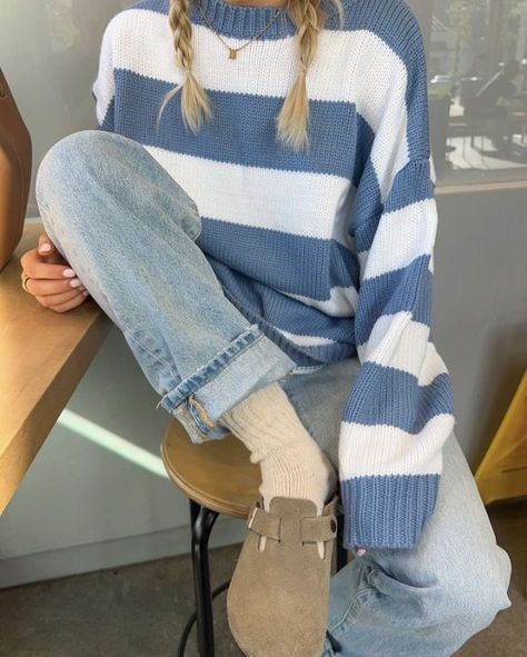 #bluesweater #sweaterwether #aesthetic #aesthetictumblr #cleangirlaesthetic #fall #fallfashion #ootd #digitalcamera #ad Skandinavian Fashion, Populaire Outfits, All Jeans, Mode Casual, Ținută Casual, Mode Ootd, Mode Inspo, Cute Everyday Outfits, Foto Inspiration