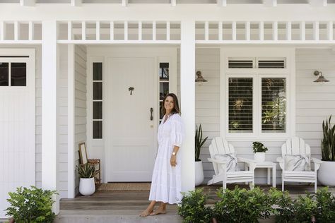 Coastal Weatherboard House, Beach Bungalow Renovation, Beach Ranch House Exterior, Weatherboard House Renovation, Beach House Exterior Australian, Three Birds Renovations Exterior, 3 Birds Renovations, White Coastal House Exterior, White Beach House Exterior