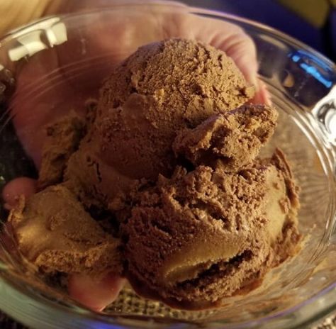 Chocolate Ice Cream w/ a Peanut Butter Ribbon – My Favorite Keto Hacks Baskin Robins, Cuisinart Ice Cream, Cuisinart Ice Cream Maker, Ice Cream Ingredients, Keto Friendly Desserts, Low Carb Sweets, Baskin Robbins, Chocolate Ice, Ice Cream Maker