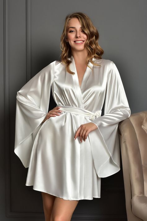 Elegant Robes For Women, Wedding Robe For Bride Bridesmaid Gifts, Bride Robdoshambr, Satin Robe Aesthetic, Bridal Robes Long, Brides Robes, Ivory Bridal Party, Bride Robe Getting Ready, Wedding Robes For Bride