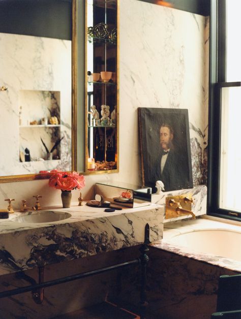 Jenna Lyons Home, Beaux Arts Architecture, Soho Apartment, Jenna Lyons, Closet And Bathroom, Soho New York, Custom Closet, Soho House, Beautiful Bathrooms