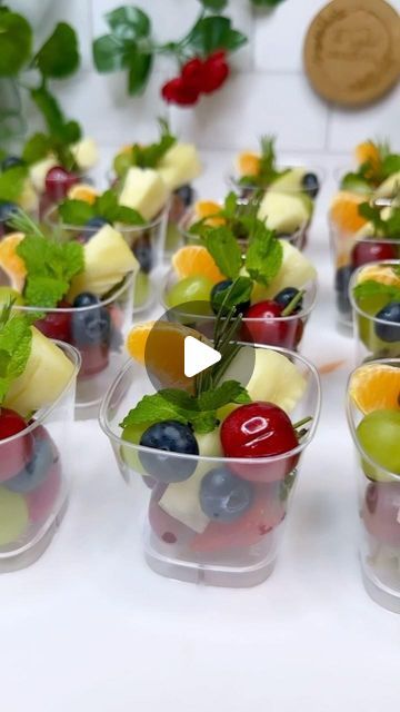 Fruit Cups For Party Ideas, Charcuterie Cups Fruit, Fruit Cups For Baby Shower Ideas, Mini Fruit Cups For Party, Christmas Fruit Cups, Fruit Cupcakes Decoration, Charcuterie Fruit Cups, Fruit Buffet Ideas Display, Individual Fruit Cups For Party