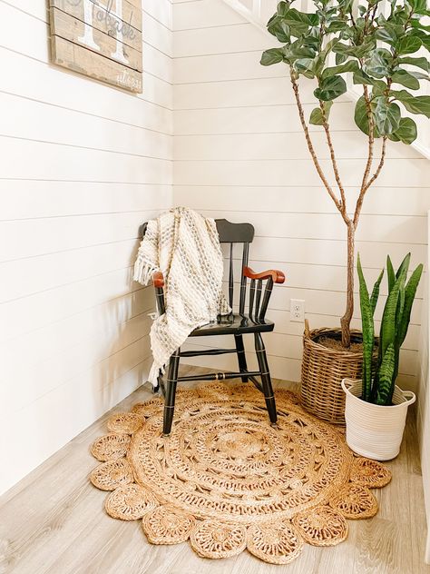 Circular Jute Rug, Small Round Jute Rug, Round Jute Rug Living Room, Jute Rug Decor, Black And White Bathroom Rug, Jute Rug Round, Wicker Rug, Jute Decor, Burnt Orange Living Room