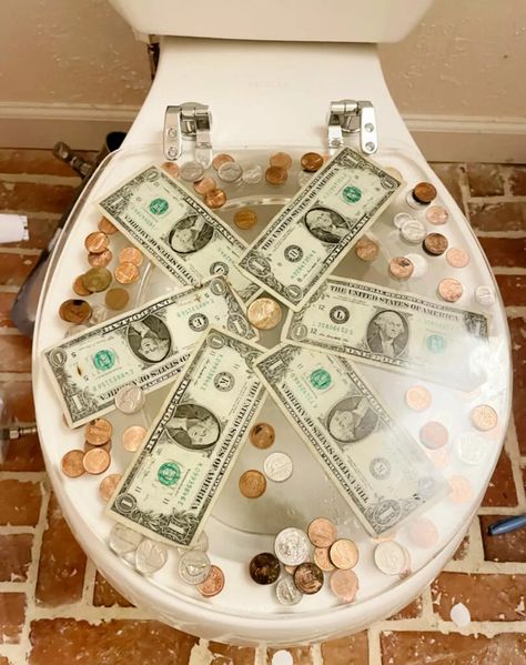 How to Make a DIY Epoxy Toilet Seat - Lockdown Loo Resin Toilet Seat, Eccentric Aesthetic, Cold Hard Cash, Themed Bathroom, My Bathroom, Diy Epoxy, Stir Sticks, Resin Kit, Dry Goods