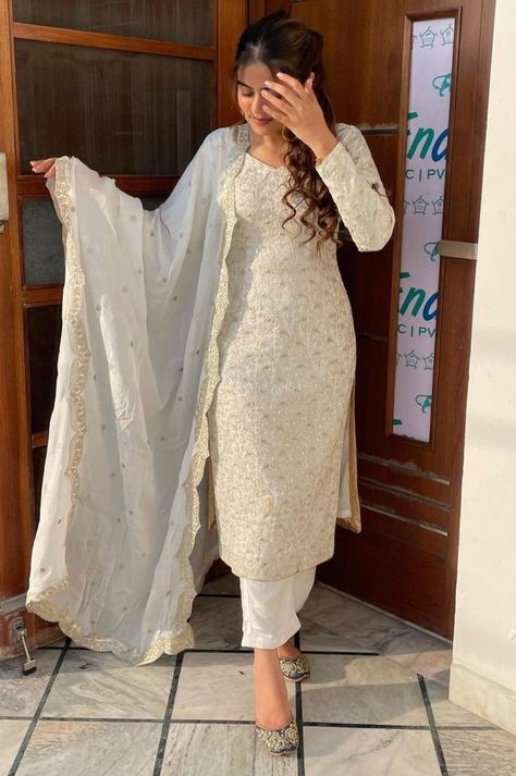 Long Skirt Top Designs, Simple Indian Suits, Muslim Women Clothing, Clothing Pattern Design, Simple Kurti, Kurti Sets, Gym Pictures, Cute Dresses For Party, Fancy Sarees Party Wear