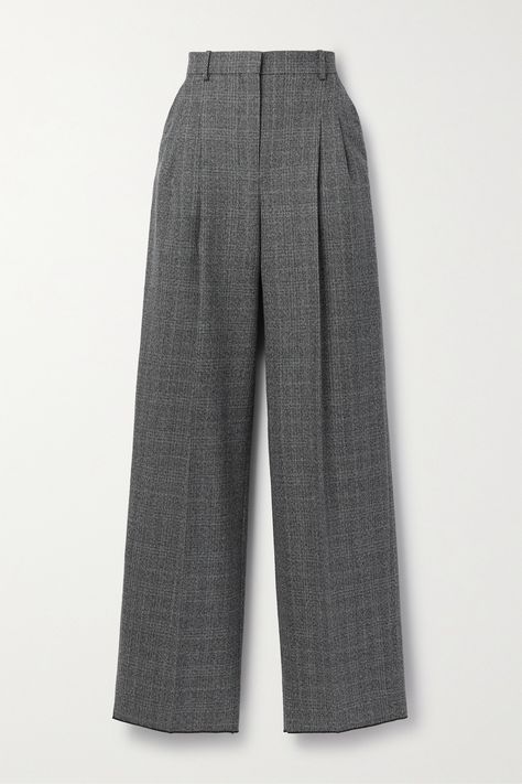 Tailoring influences the Fall '23 collections in so many beautiful ways, with Veronica de Piante's take adding effortless sophistication to the mix. Made in Italy, these 'Billie' trousers are tailored from wool with classic Prince of Wales checks. They sit high on the waist and have wide legs with soft pleats. Trouser Pants Pattern, Wide Leg Pants High Waisted, Checkered Trousers, Slacks For Women, Checked Trousers, Grey Trousers, Model Outfits, Tailored Pants, Grey Pants