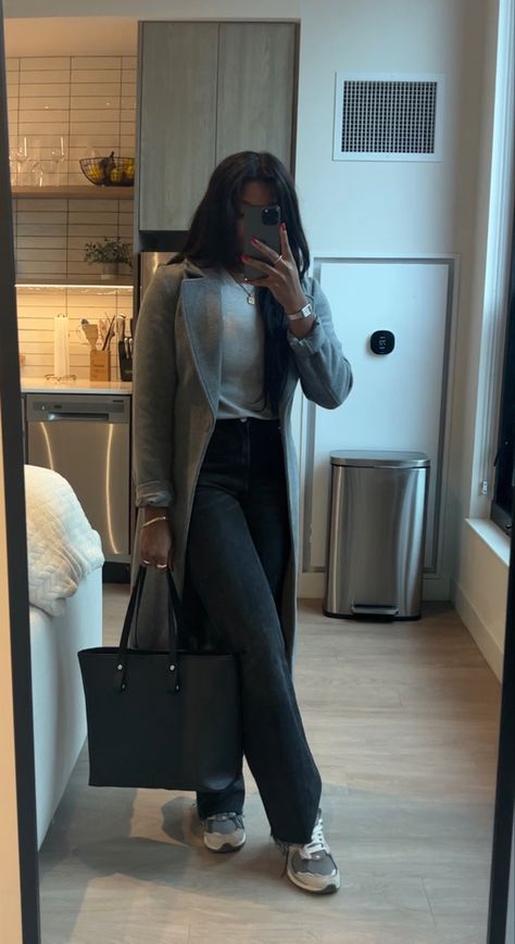 Cute Outfits For Business Casual, Business Casual Outfits With Sweaters, Brown Top Office Outfit, Elegant Outfit For Black Women, Corporate Baddie Sneakers, Fall Outfits Corporate, Cute Casual Work Outfits Black Women, Fall Outfits Formal Classy, Minimalist Work Outfit Winter