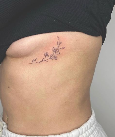 flower tattoo @chiko.tattoo Family Tiny Tattoo Ideas, Reinvent Yourself Tattoo, Dainty Flower Tattoos Rib, Cute Tattoos Under Breast, Hip Tatoos Woman, Collarbone Flower Tattoo, Hideable Tattoos, Fineline Spine Tattoo, Cute Girly Tattoos