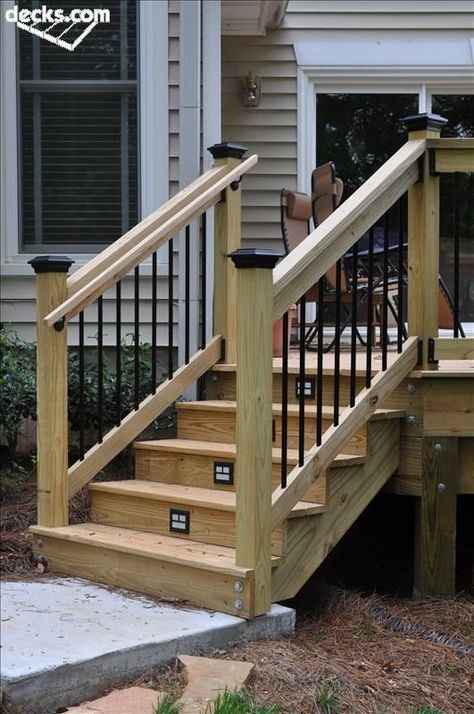 Nice look with metal contrast. Give a professional finish. This would look really nice at front door, with deck length of the house ❤️ Deck Stair Railing, Deck Step, Outdoor Stair Railing, Deck Railing Design, Step Railing, Deck Steps, Deck Building, Stair Railings, Wooden Deck