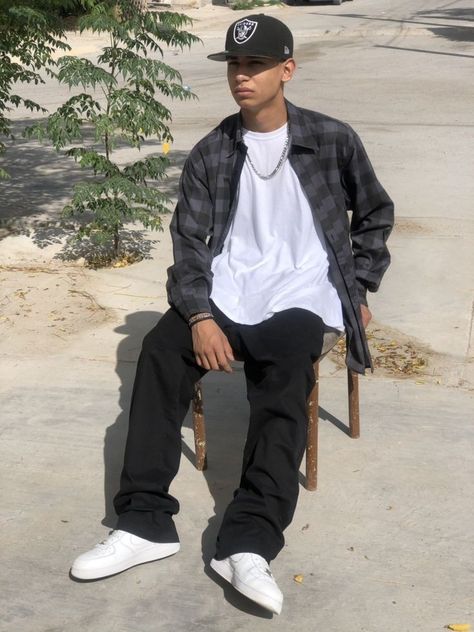 Mexican Street Wear Men, Skater Streetwear Men, Men’s Dickies Outfit, Outfit Cholo Hombre, Chicano Fashion Men, Gangsta Outfits Men, Gangsta Style Men, Cholo Guys, Cholo Style Men Gangsters