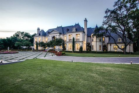 Exquisite French Chateau Style Home with Classical Architecture - Dallas, Texas French Chateau Home, French Chateau Style Homes, French Chateau Style, Paris Opera House, Chateau Style, Casas Coloniales, Sell Your House Fast, Luxury Estate, Sell Your Home