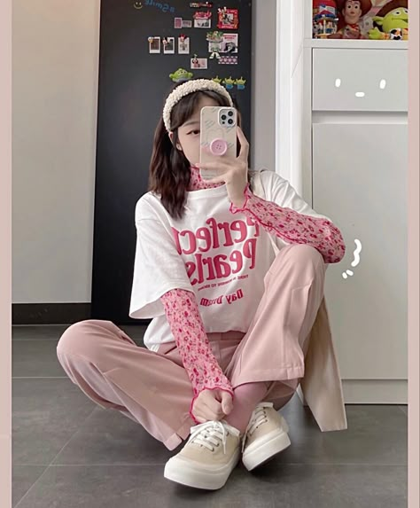 Colourful Korean Outfits, Current Fashion Trends 2023 Summer, Office Spring Outfits, Nashville Spring Outfits, Xl Outfits For Women, Pastel Fashion Outfits, Spring In Paris Outfits, Indie Clothes Aesthetic, Outfits Pastel