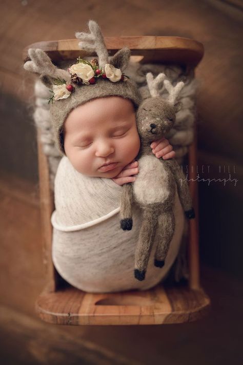 Winter Newborn Photography, Newborn Christmas Photography, Newborn Christmas Pictures, Newborn Picture Outfits, Newborn Christmas Photos, Diy Newborn Photography, Christmas Baby Pictures, Christmas Newborn, Foto Newborn