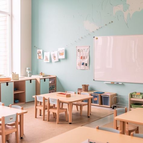 15 Adorable Kindergarten Classroom Ideas to Spark Joy Calming Preschool Classroom, Minimalistic Classroom, Kindergarten Classroom Ideas, Interactive Word Wall, Classroom Kindergarten, Calm Classroom, Classroom Helpers, Preschool Rooms, Weather Center