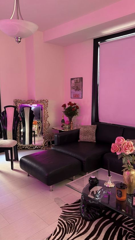 Y2k Lounge Room, Mcbling Living Room, Disco Aesthetic Room, Y2k House Decor, 90s Living Room Aesthetic, 90s Apartment Aesthetic, 2000s Living Room, Pink Studio Apartment, Y2k Living Room