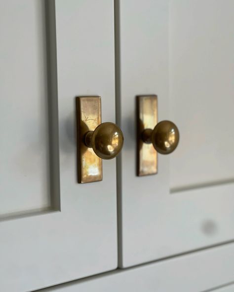 Our Belle Knob with the 1 x 3 inch backplate in unlacquered polished brass. Door Knob With Backplate, Laundry Room Cabinet Door Handles, Wood Knobs Kitchen Cabinets, Backplate Cabinet Hardware, Black And Brass Kitchen Hardware, Black And Brass Kitchen, Brass Knobs Kitchen, Unlaquered Brass, Diy Forest